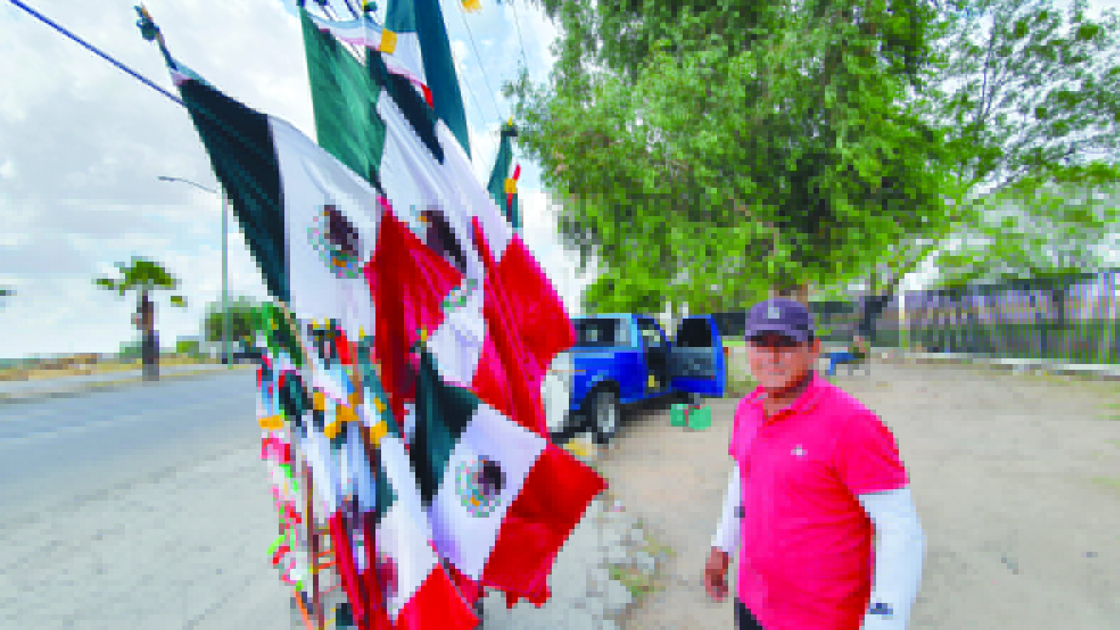 Vendedor pide que le compren las banderitas