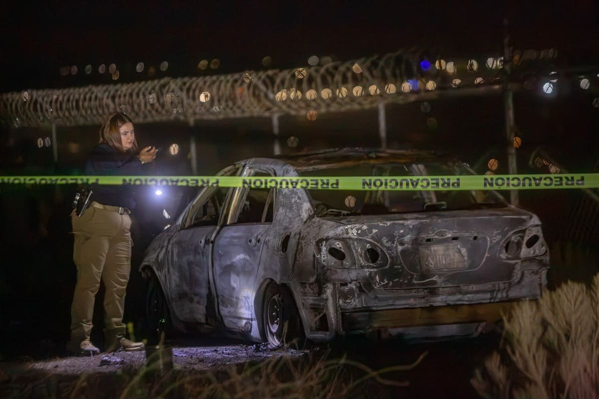 Los restos fueron localizados dentro de un Toyota Corolla incendiado en la colonia Lomas del Mar; la Fiscalía mantiene abierta la línea de investigación sobre dos jóvenes desaparecidos. Foto: Border Zoom/Cortesía