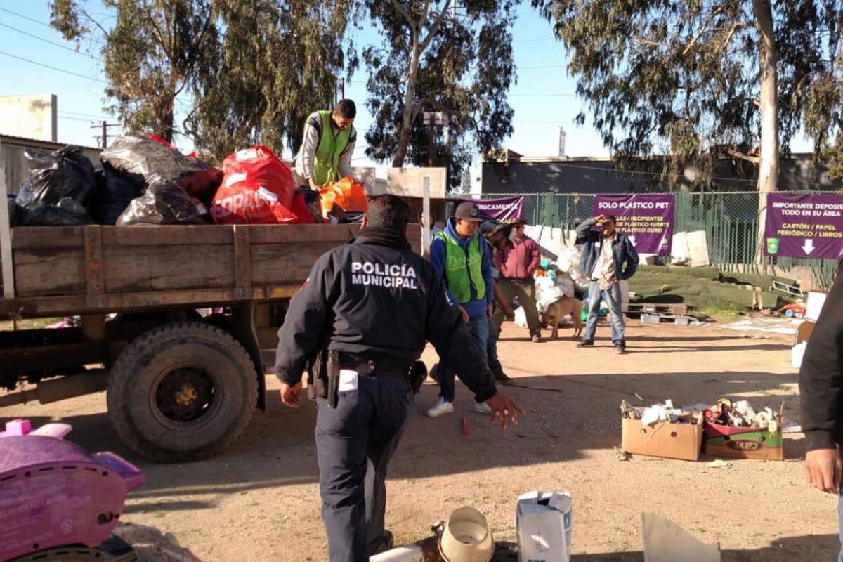 Personas detenidas retiran 12 toneladas de basura en Ensenada