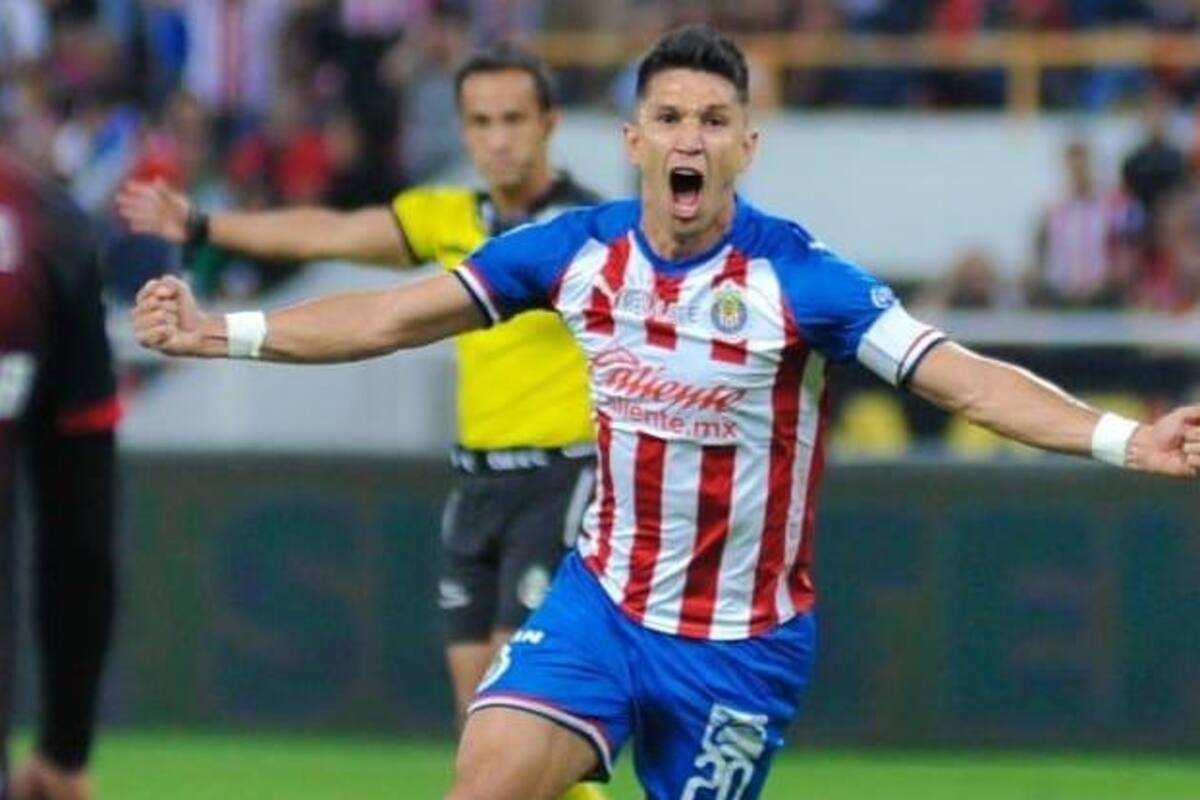 Jesús Molina desea retirarse con Chivas