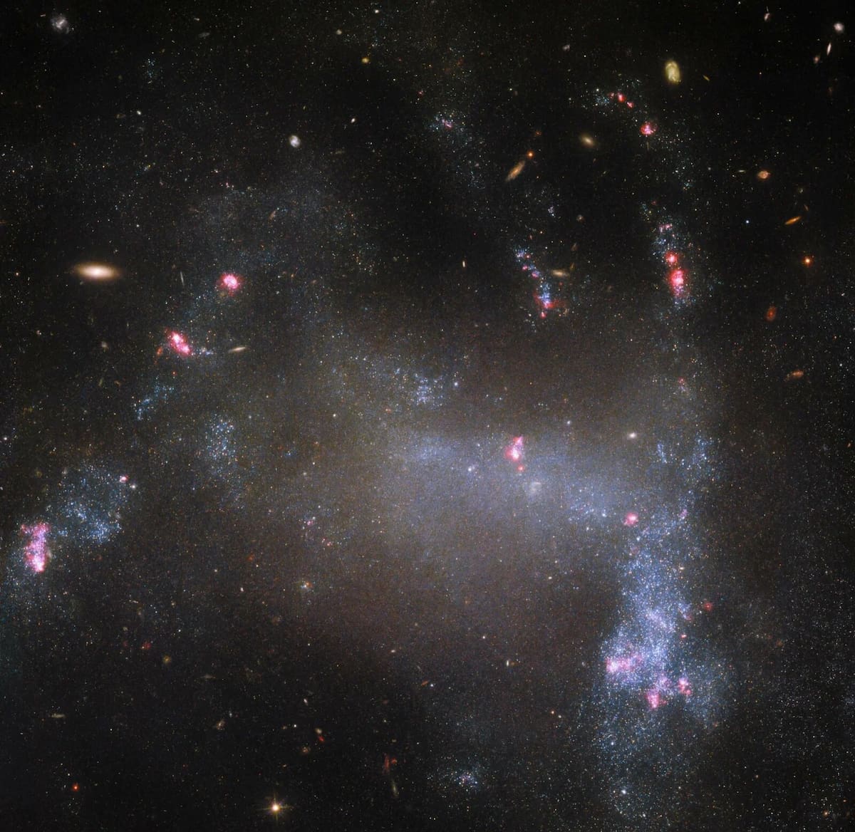 Galaxia Araña fotografiada por el Telescopio Hubble | NASA