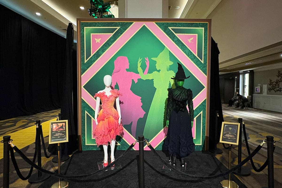 Comic con 2025: Pasarela de moda se transforma en mundo de Wicked