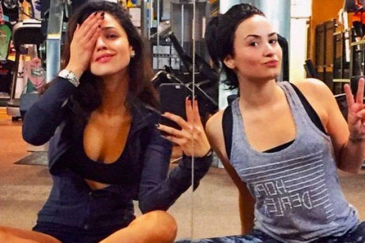 Demi Lovato y Eiza González de fiesta con bailarinas exóticas