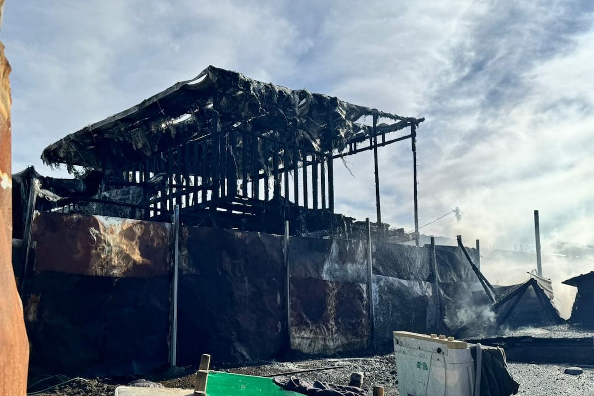 Incendio afecta al menos siete viviendas en el fraccionamiento Villa del Campo