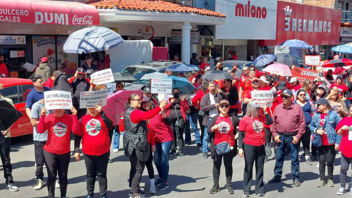 28 y 30 años de servicio para jubilación es una de las demandas de los maestros. / Imagen por Manuel Jiménez.