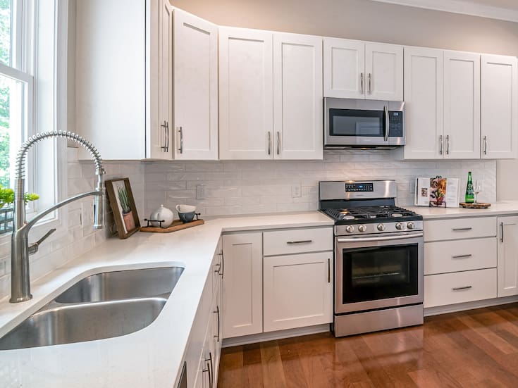 Cómo eliminar manchas de grasa de las paredes de tu cocina