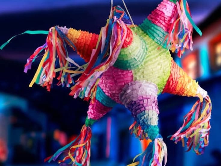 Elabora piñatas para atender a sus dos hijos enfermos