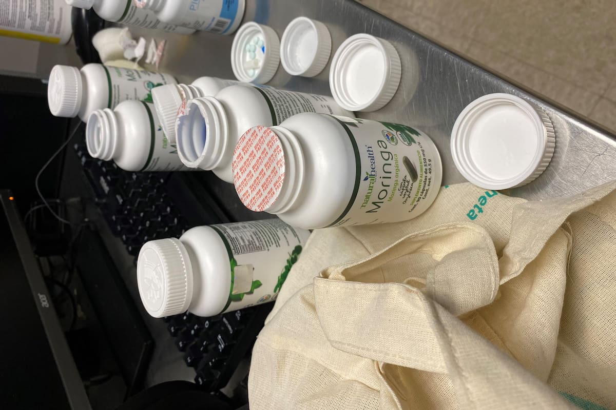 Hallan pastillas de fentanilo en frascos de medicina
