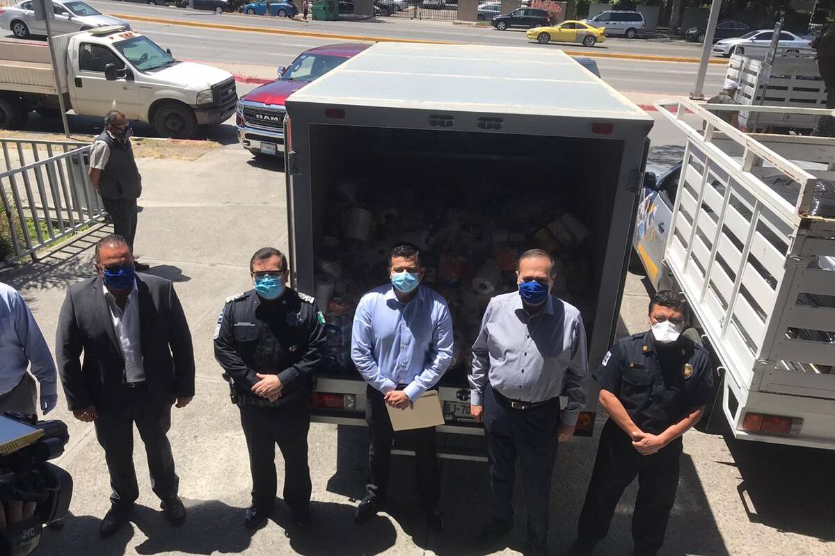 Maquiladores se ‘reportan’ con policias y bomberos de Tijuana
