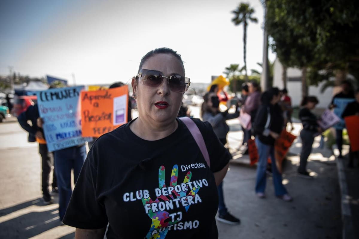 Madres de niñas y niños con autismo y personas con discapacidad interpusieron una denuncia colectiva contra la directora de CEMUJER por un mensaje considerado ofensivo difundido en redes sociales. Foto: Border Zoom