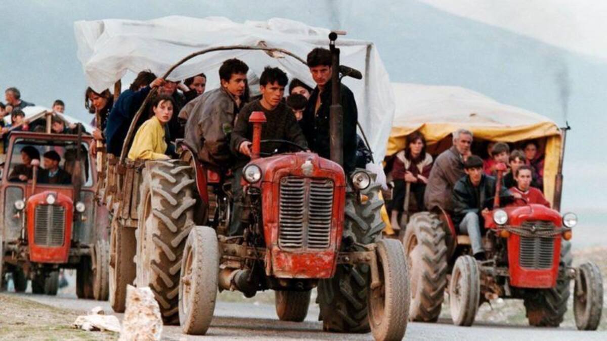 A finales de 1998, más de 300.000 kosovares ya habían huido de sus hogares, según la OTAN. Foto: Getty Images