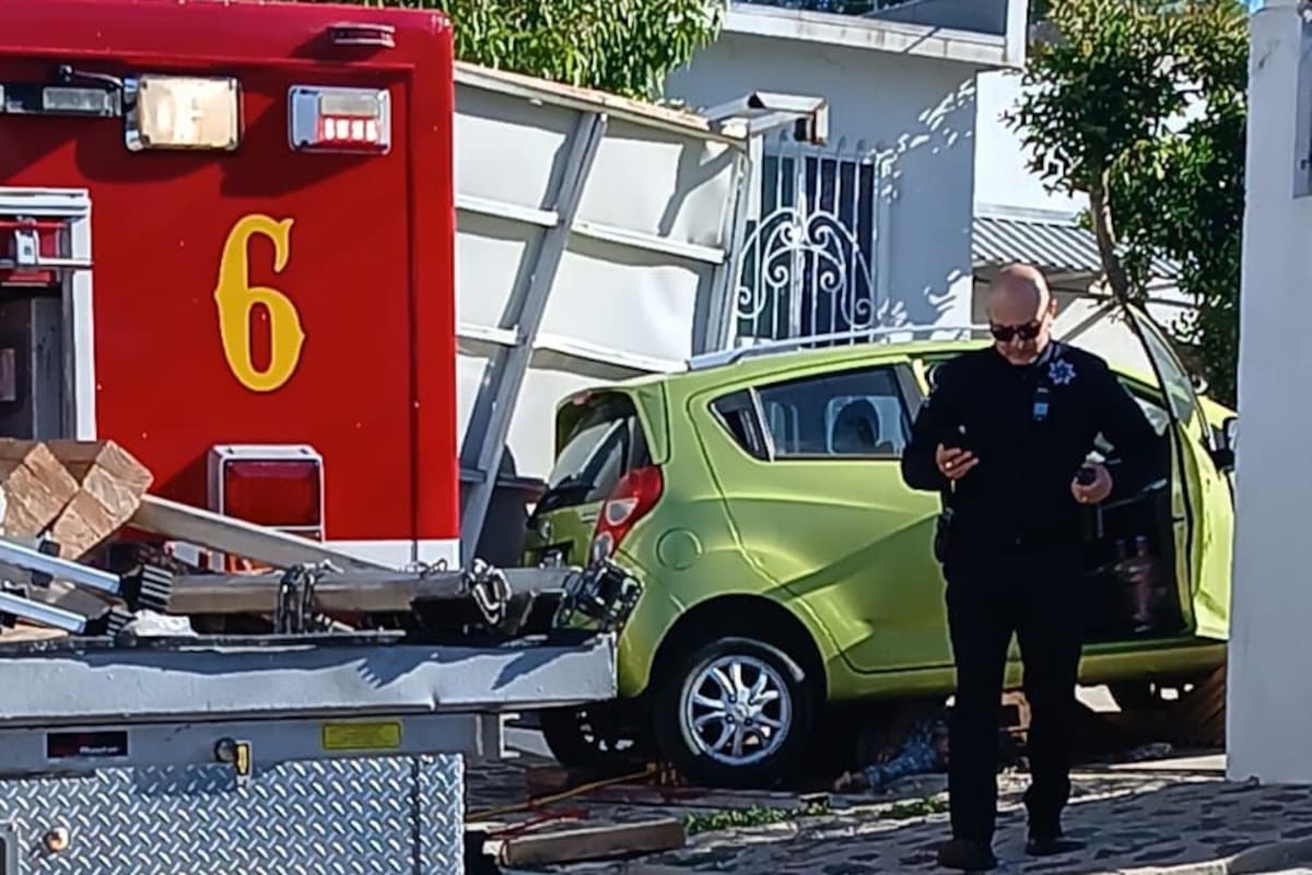 Mujer muere prensada por su propio vehículo en Rosarito
