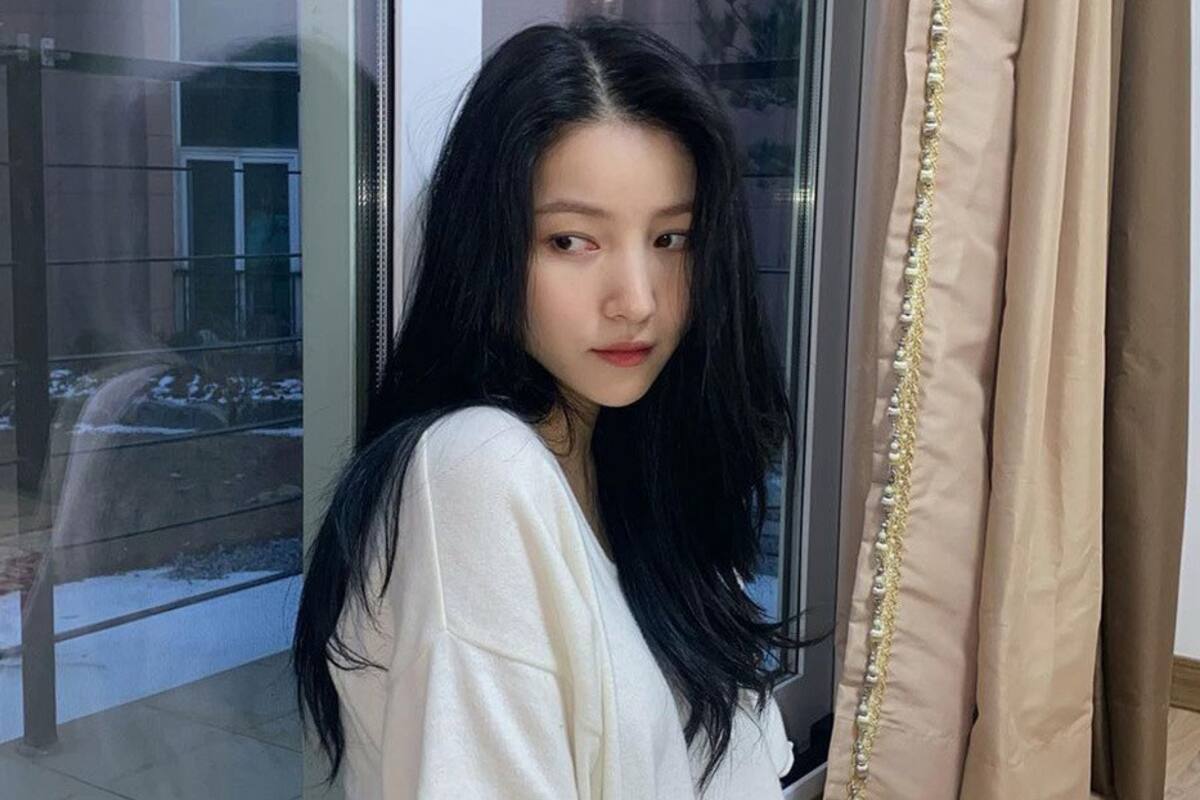 Estrella de K-pop se disculpa tras fotografiarse junto a un maniquí nazi