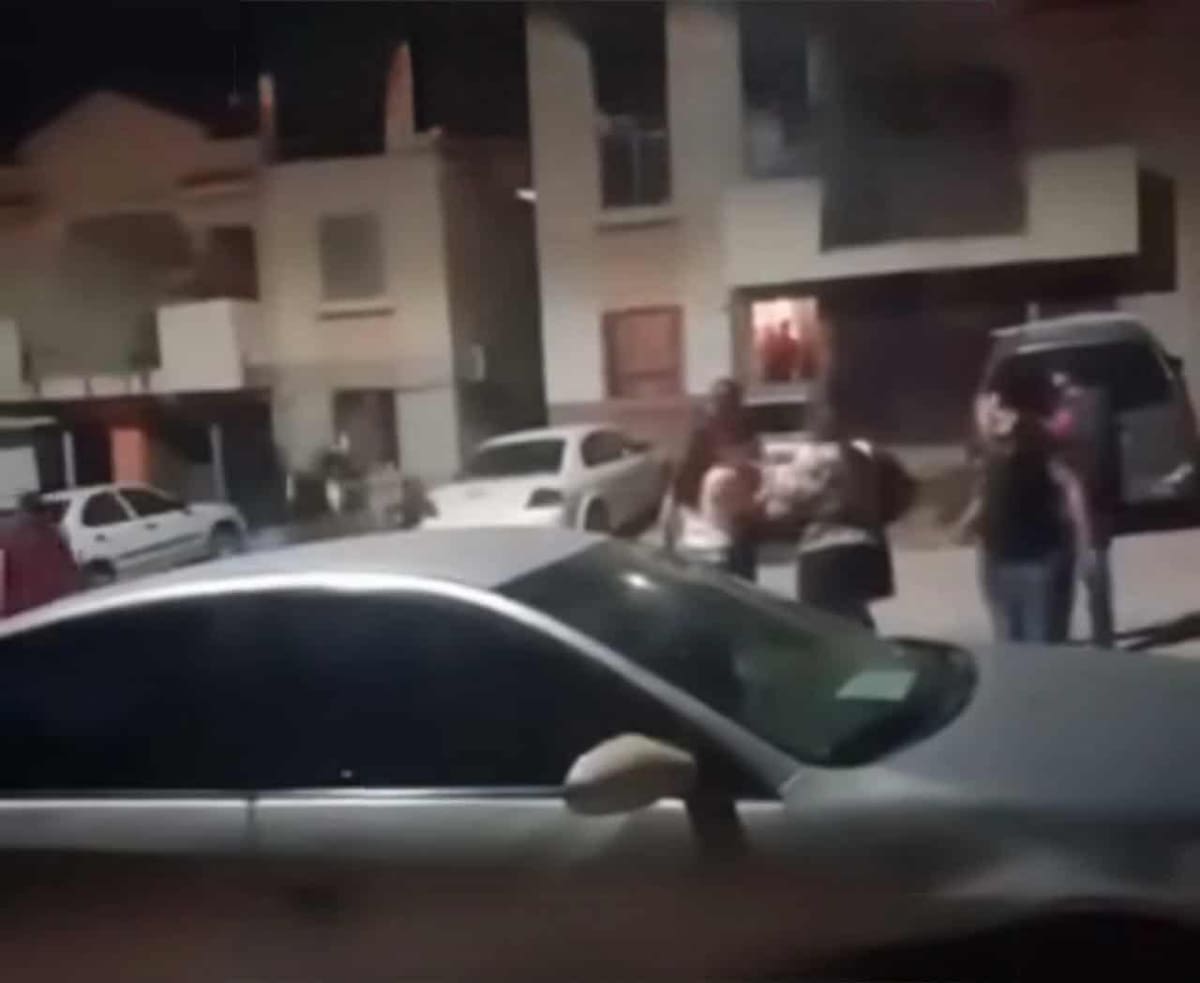 Un policía municipal de Nogales fue detenido tras intentar huir luego de disparar a una joven de 20 años.