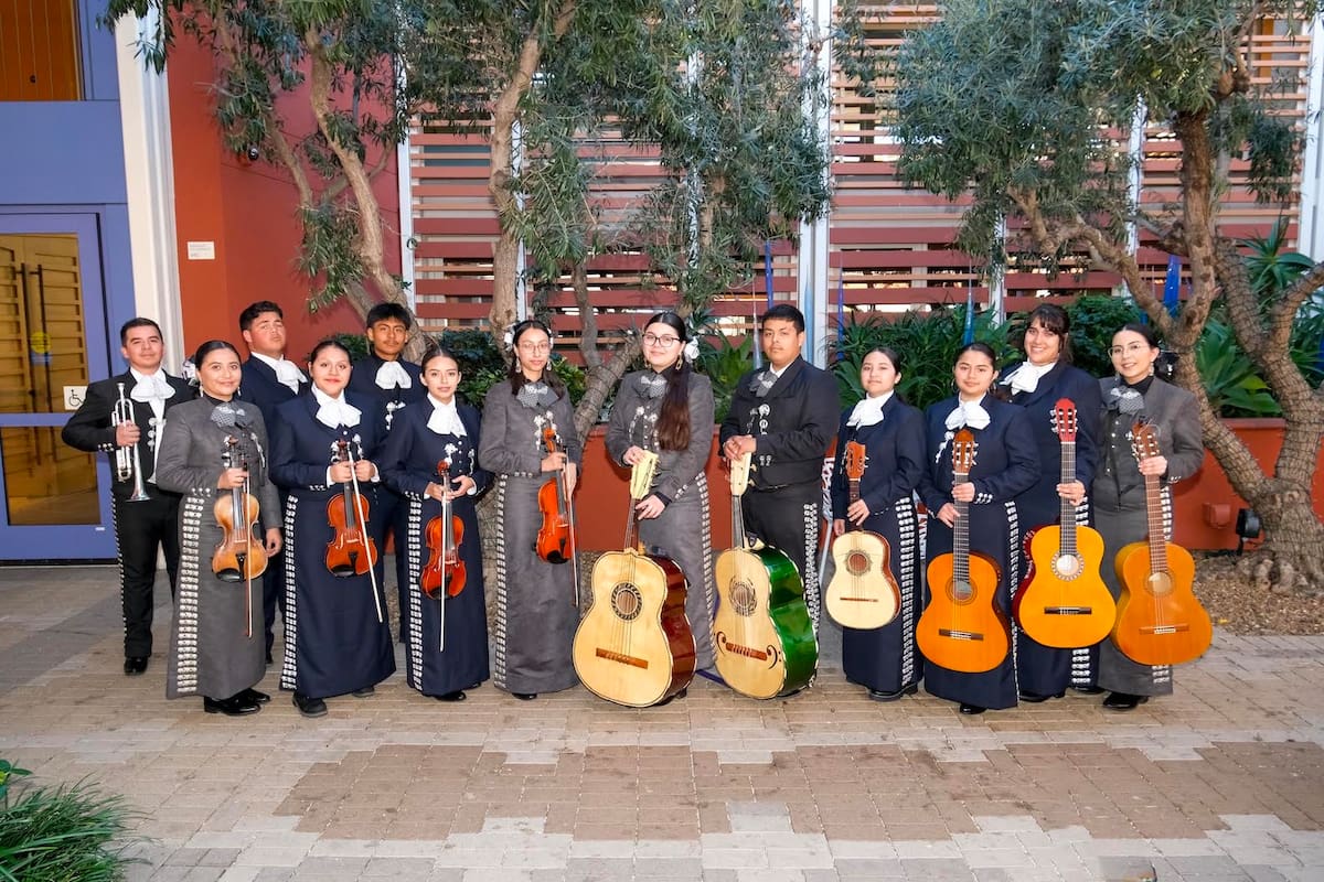 Buscan a jóvenes músicos para Mariachi de Honor