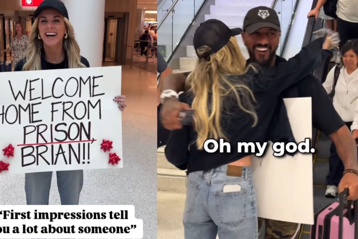 “Bienvenido de prisión a casa”: Mujer recibe a su amigo en el aeropuerto con una broma y este cartel