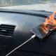 Un celular puede incendiarse al cargarse dentro de un auto por sobrecalentamiento y fallas en baterías de litio, según expertos, y estos son los factores de riesgo que debes evitar en el uso diario