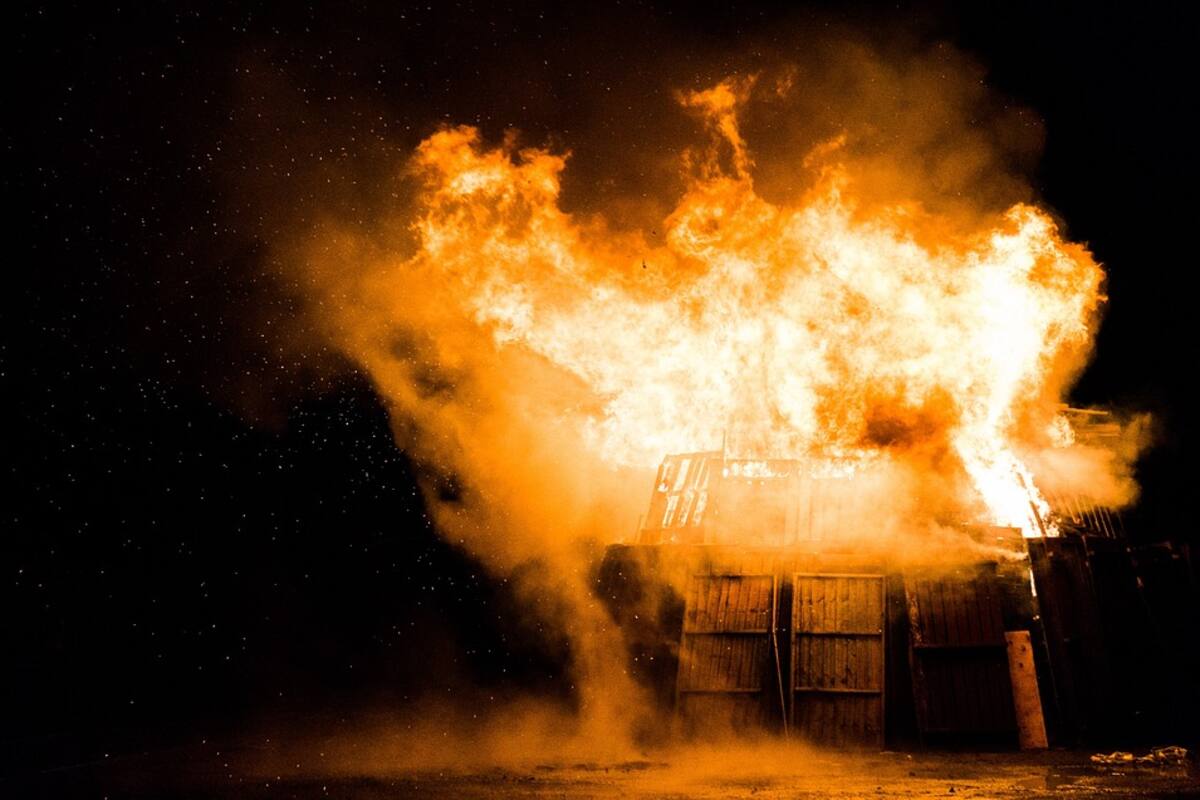 Mueren dos menores en incendio