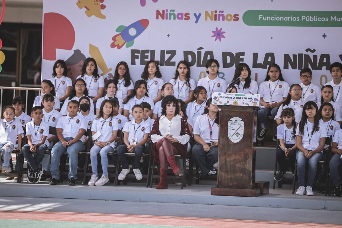 Toman protesta niños funcionarios municipales por un día