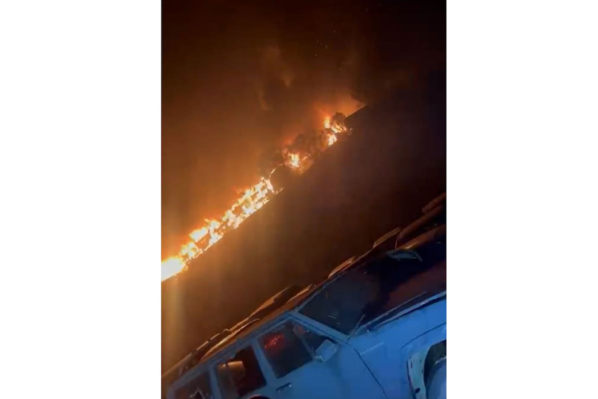 Incendio destruye alrededor de 3 mil autos en Grúas Arredondo de Tecate