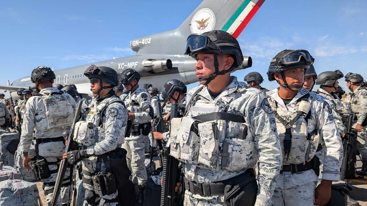 Más de mil elementos de la Guardia Nacional son trasladados a la frontera de Sonora con Estados Unidos.
Foto: Julián Ortega García