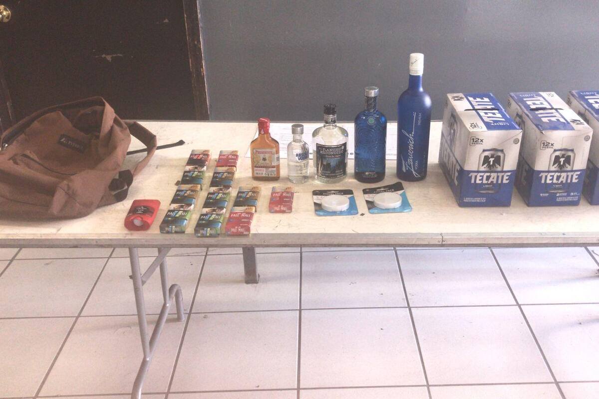 Tras persecución arrestan a asaltantes de un autoservicio