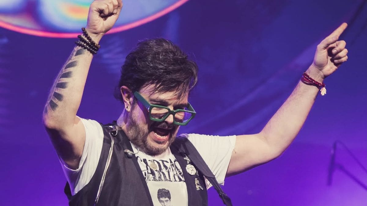 Aleks Syntek protagonizó un polémico discurso durante su presentación en los festejos del Grito de Independencia en Benito Juárez.