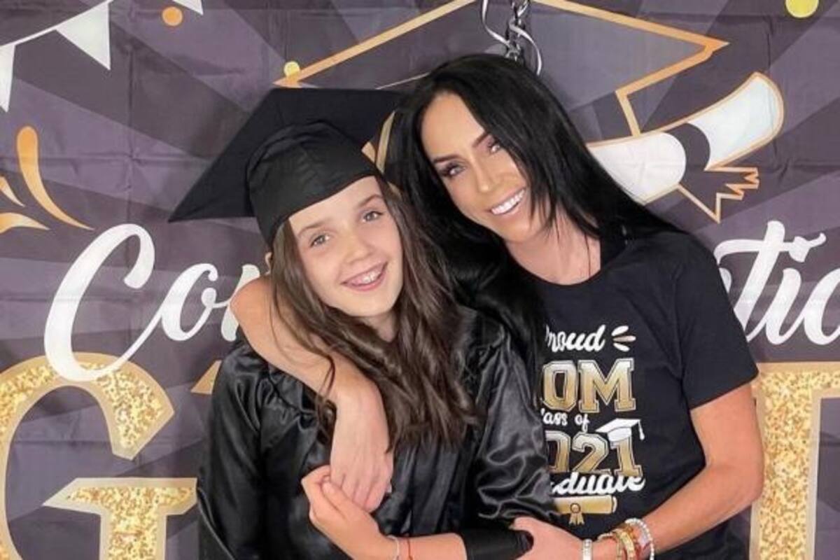 Inés Gómez Mont se emociona hasta las lágrimas en graduación de Inesita