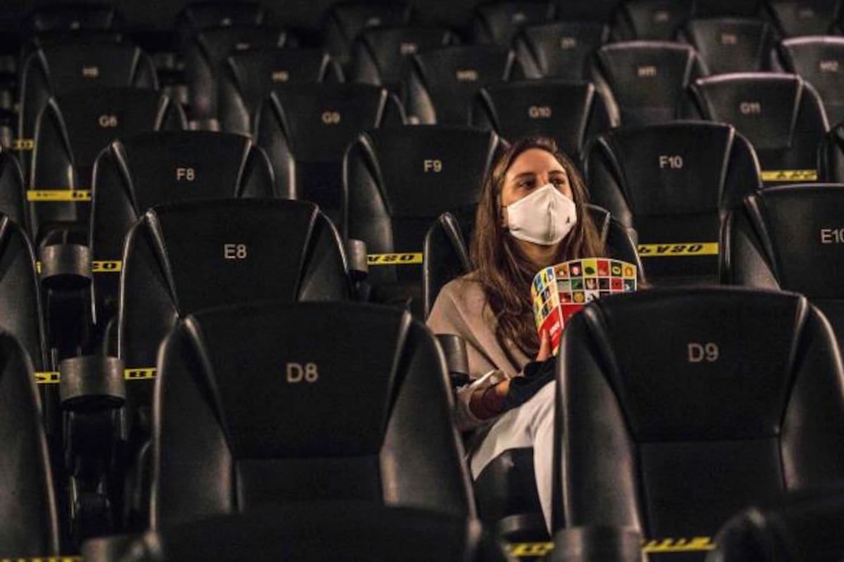 Cines abren pero teatros no porque "es inviable"