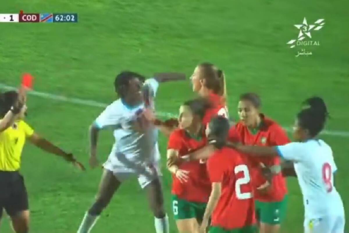 VIDEO: Jugadora conecta tremendo puñetazo a futbolista del equipo rival