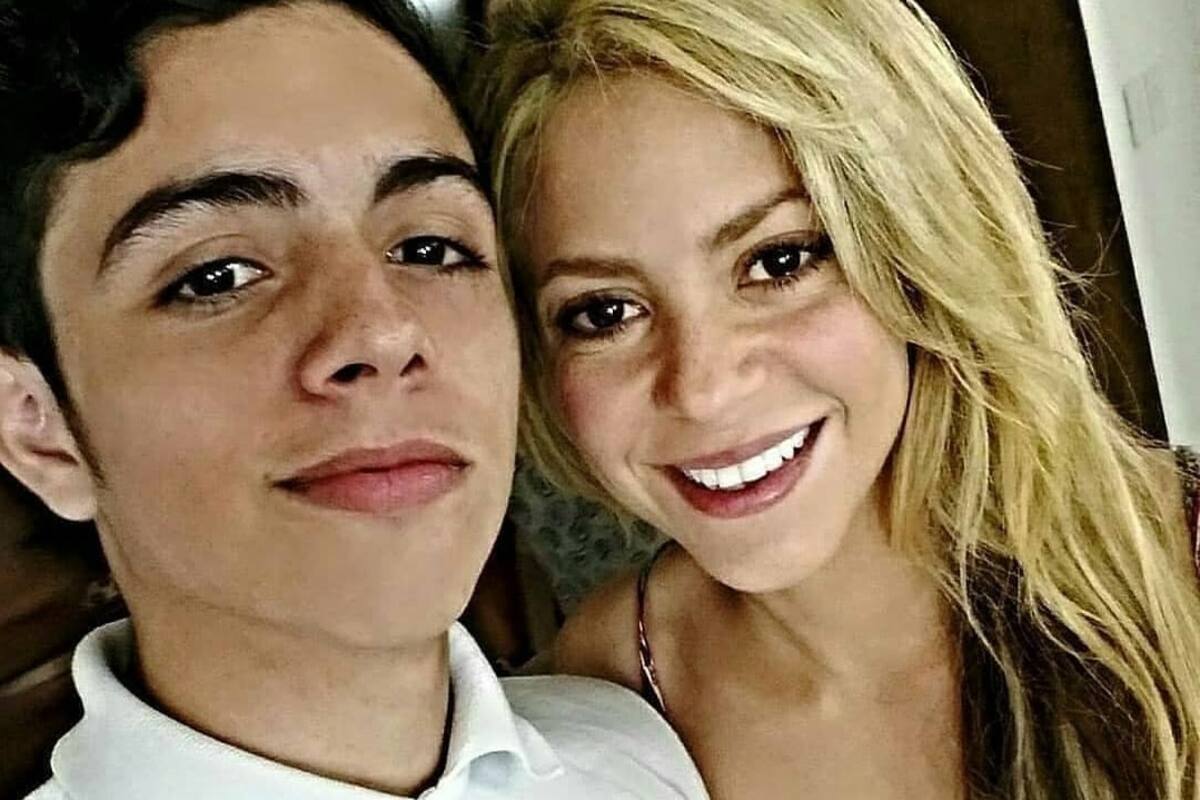 Shakira promociona a su sobrino cantante en Instagram
