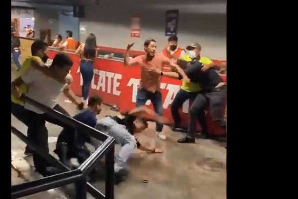 VIDEO: Aficionados encabezan fuerte pelea en estadio de Sultanes de LMP