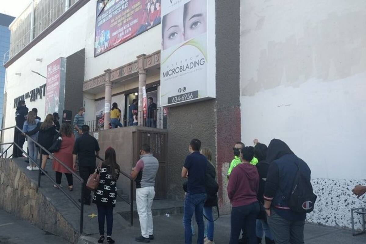Abarrotan plazas por compras navideñas