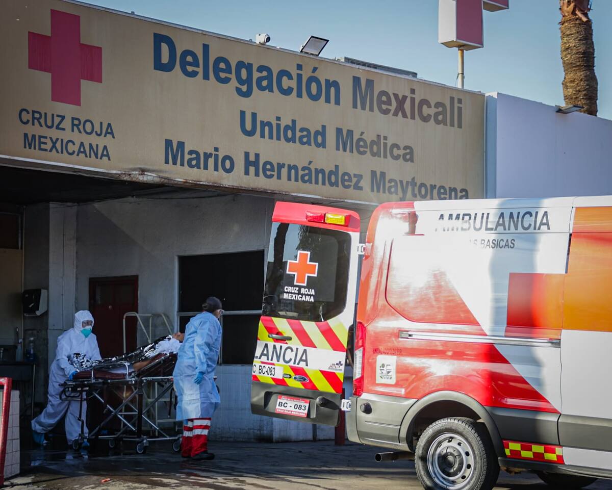 Un hombre fue trasladado de urgencia a Cruz Roja Oriente luego de ingerir por accidente veneno para ratas.
Esta situación provocó la activación de protocolos de emergencia para descontaminar, suspendiendo temporalmente sus servicios (Foto: Javier Gallegos)