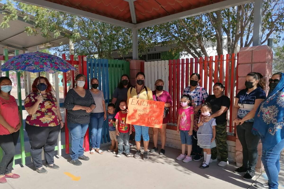 Toman madres de familia kinder de Villa Bonita; exigen mejoren condiciones del plantel