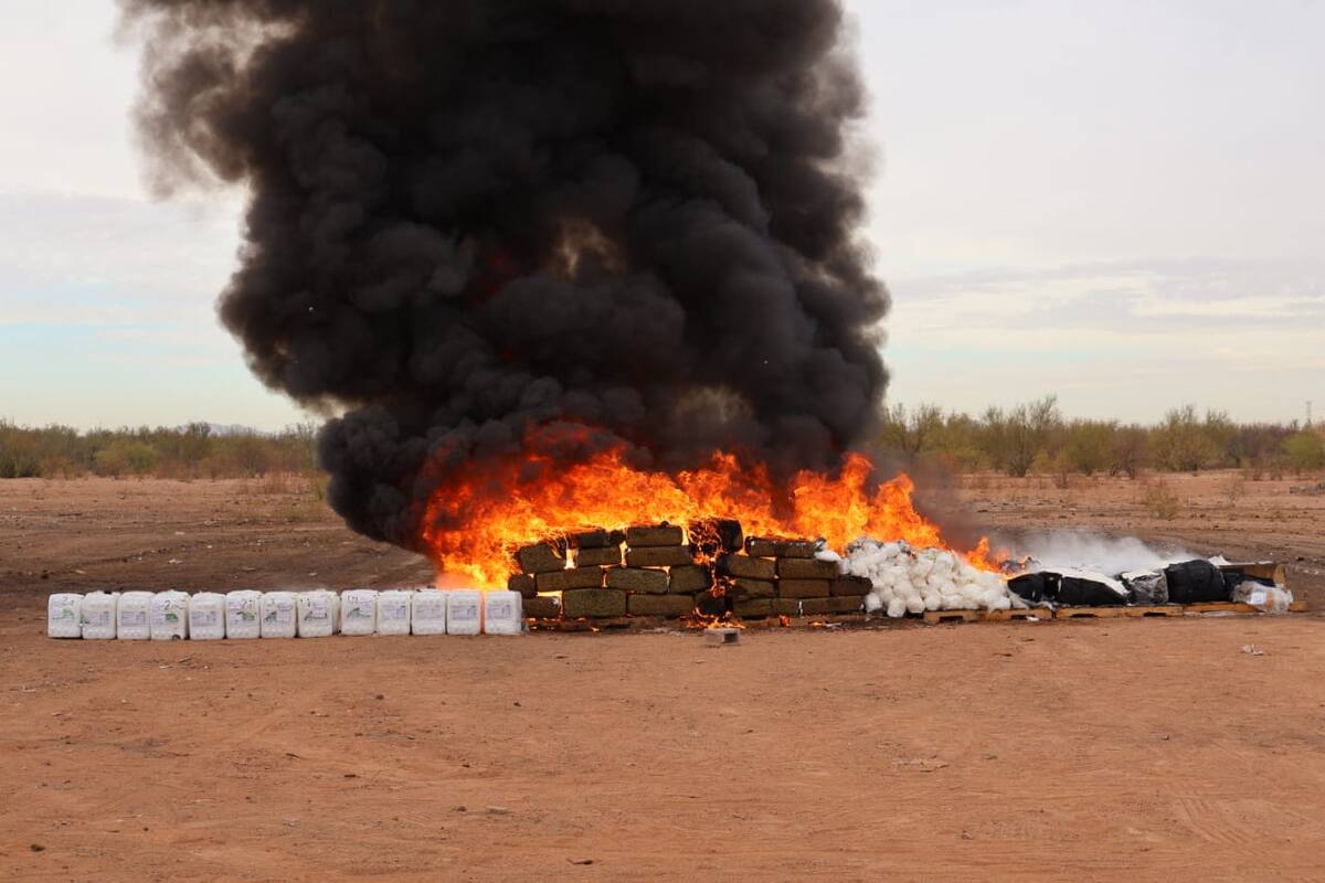 Incineran una tonelada de droga y destruyen siete autos blindados