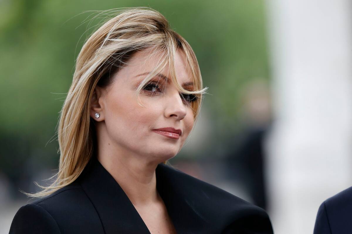 Angélica Rivera huye de las cámaras tras ser captada de paseo en Miami