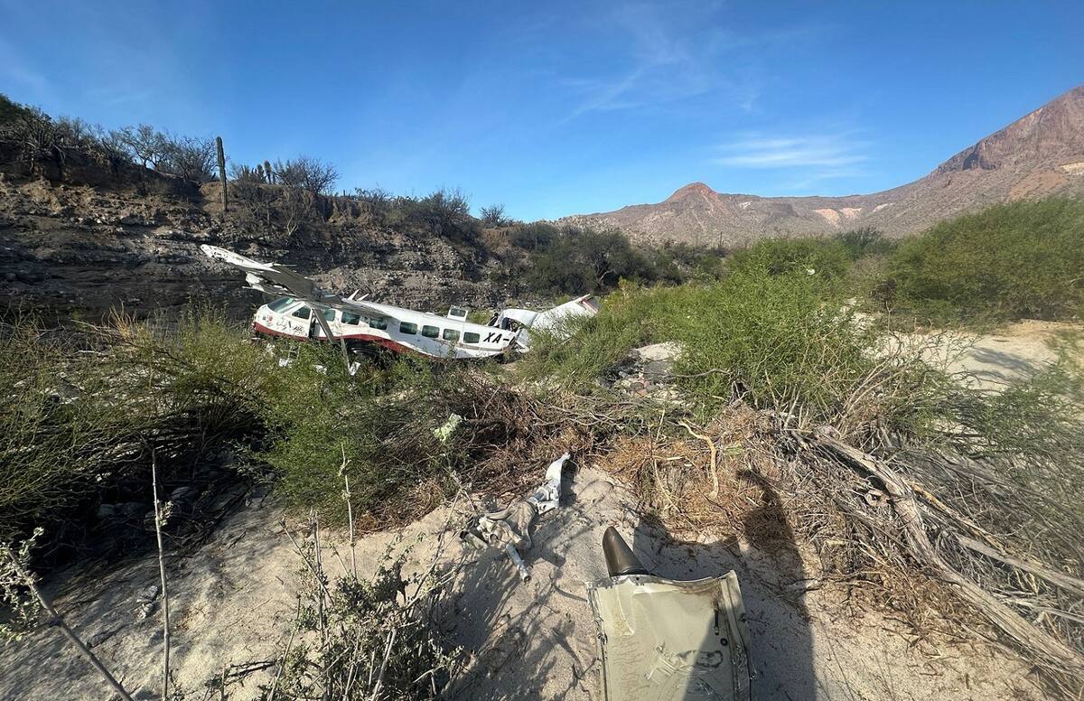 La avioneta colapsó entre las comunidades de Villa Jesús María y El Barril, en el Sur de San Quintín.