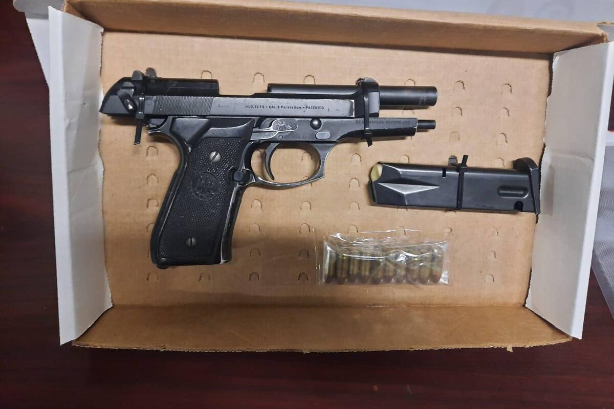 Detienen a dos menores en posesión de arma de fuego