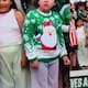 Niño se hace viral por usar suéter de Navidad en el arranque de la Copa Mundial 2026 y su madre aclara que no fue por falta de playera de la selección mexicana