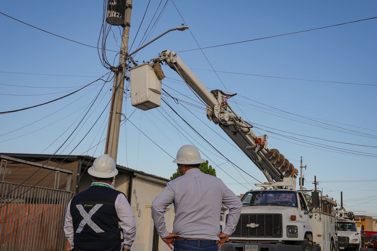 CFE instalará hasta 8 postes de concreto diarios en Mexicali durante lo que resta del año; se planea otra tanda en 2027