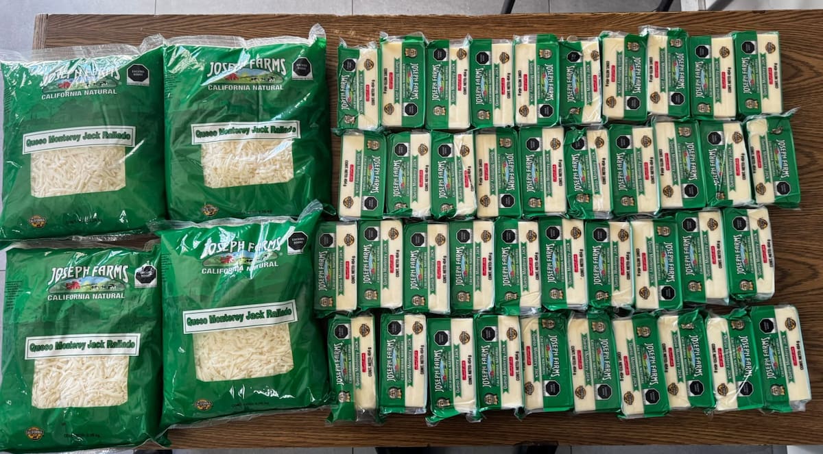 La mercancía robada por José Manuel “N”, eran 40 paquetes de queso y 4 bolsas de queso rallado. Foto: Cortesía