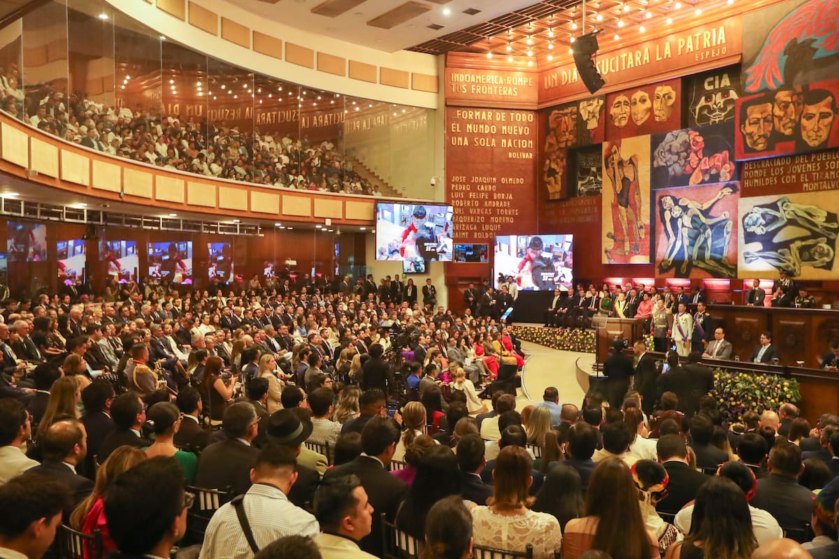 (260524) -- QUITO, 24 mayo, 2026 (Xinhua) -- Imagen del 24 de mayo de 2026 de una ceremonia militar para conmemorar el 204 aniversario de la Batalla de Pichincha, en la ciudad de Quito, capital de Ecuador. El presidente de Ecuador, Daniel Noboa, renovó el domingo la promesa de derrotar al "terrorismo" en el país, como parte de la "guerra" contra las bandas del crimen organizado, a las que atribuye la escalada de violencia que golpea a la nación sudamericana. (Xinhua/Ricardo Landeta) (rl) (rtg) (ah)