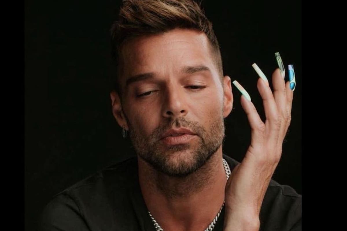 Ricky Martin publica fotos con uñas acrílicas y envía un poderoso mensaje