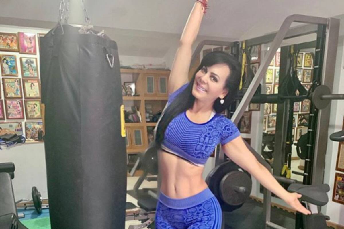 Maribel Guardia presume su escote en vestido rosa