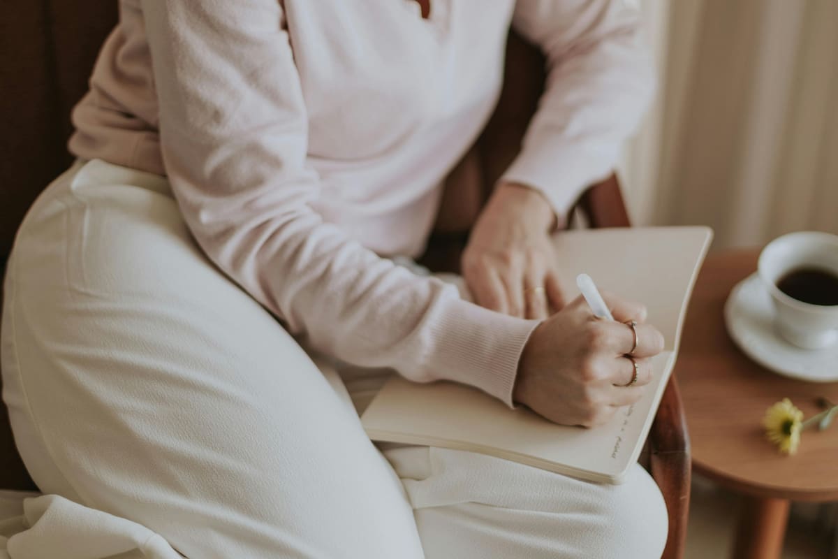 Microhábitos que cambian el ánimo: qué dice la ciencia sobre cómo construir felicidad cada día