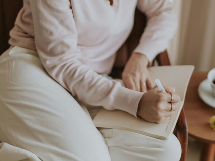 Microhábitos que cambian el ánimo: qué dice la ciencia sobre cómo construir felicidad cada día