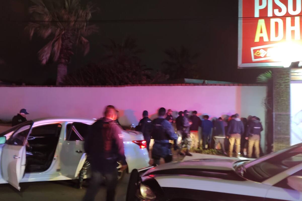 Detienen a seis menores en auto robado