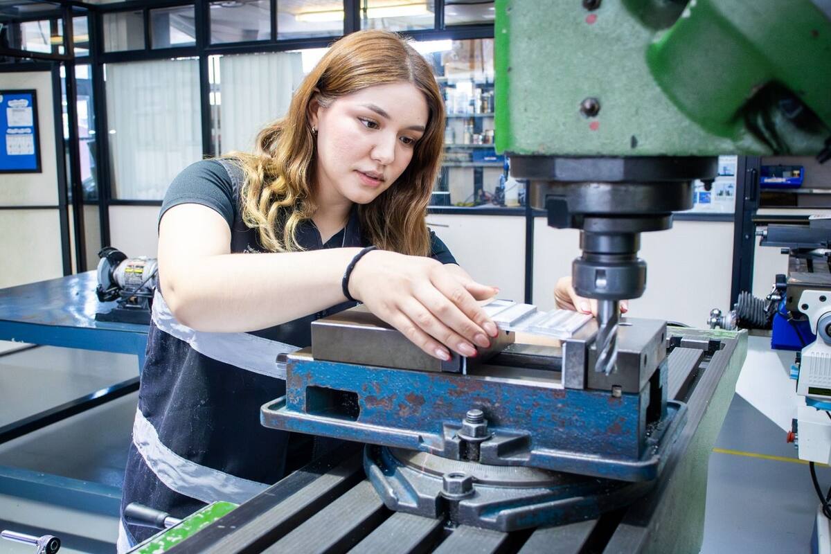 Reconocen a alumnos tijuanenses destacados en el Día del Estudiante