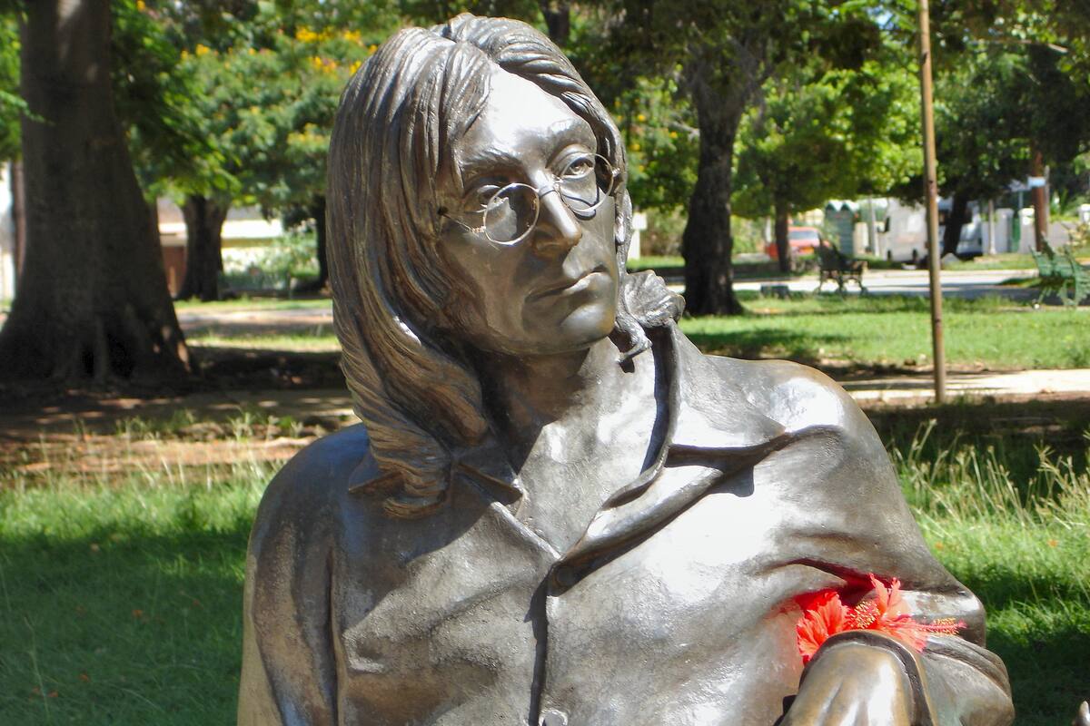 "Cuando supe del asesinato de John Lennon pensé si el resto sentía el mismo vacío, ese gran agujero indefinido, insoldable, en el alma"